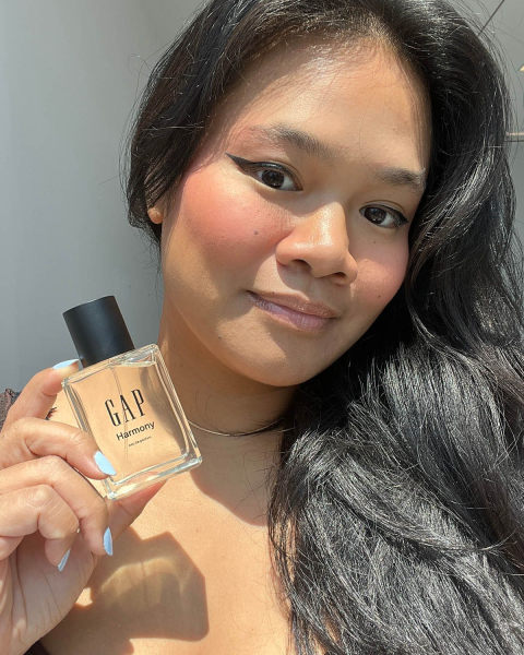 allure editor jesa calaor holding gap harmony in hand