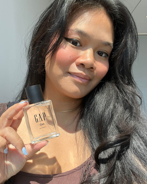 allure editor jesa calaor holding gap om in hand