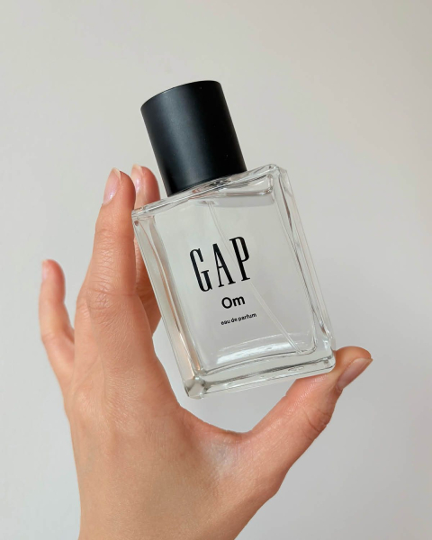 contributor sable yong holding gap om in hand